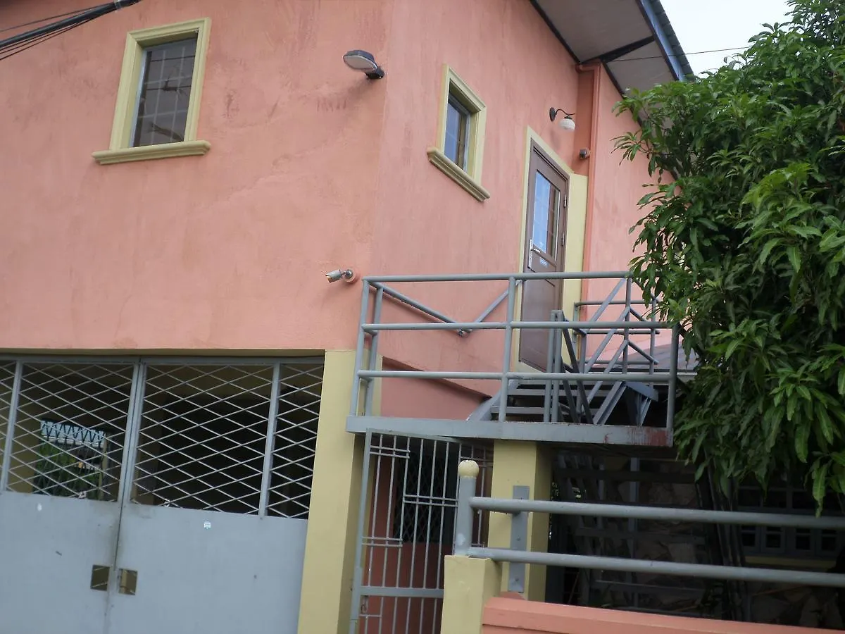 לינה וארוחת בוקר Piarco Stayinn Trinidad טרינידד וטובגו